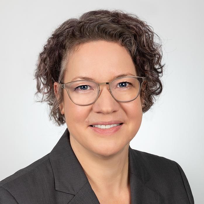 sandra headshot.jpeg